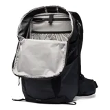 Mochila técnica Columbia de 24 litros, diseñada para senderismo. Presenta un diseño ergonómico en color negro con panel trasero de malla transpirable, tirantes acolchados, cinturón ajustable y compartimento compatible con sistemas de hidratación. Incluye funda impermeable, bolsillos laterales para botellas y fijaciones para bastones de trekking.