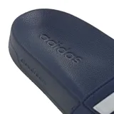 Sandalias unisex Adidas modelo Adilette Shower Velcro, color azul marino con tres franjas blancas en la tira superior ajustable con velcro y logo de la marca en el lateral.