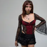 Body de encaje negro con paneles centrales en color bordó, mangas largas acampanadas y detalle de pequeña cruz metálica en el busto.