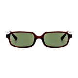 Lentes de sol con armazón rectangular de color marrón translúcido y lentes verdes claros, fabricados en plástico reciclado (RPET).