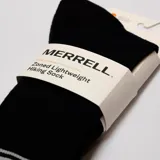 Medias negras de caña alta, con diseño acanalado, bandas grises en el borde superior, texto "Hike On" en el empeine y detalles estampados.