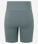 Bermuda deportiva de tiro alto con cintura ancha, confeccionada en tejido de poliamida con elastano, ofreciendo un ajuste cómodo y gran movilidad.