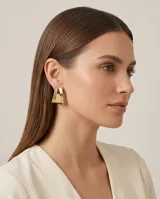 Aros de plata 925 italiana con baño de oro, de diseño minimalista y forma curva tipo media caña.