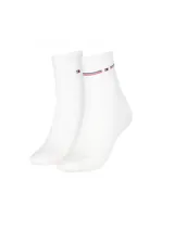 Pack de dos pares de medias cortas blancas para mujer, confeccionadas en viscosa, poliamida y elastano. Presentan diseño mesh para mayor ventilación y detalles de líneas con los colores característicos de la marca y logo bordado.