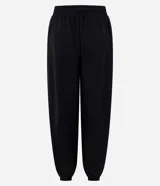 Pantalón balloon de modal color bordó, de corte amplio en las piernas con botamangas ajustadas, cintura con cordón ajustable y bolsillos funcionales.