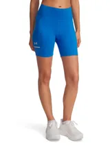 Calza corta deportiva Under Armour Launch 6 color azul, de tiro alto con bolsillos laterales y el logo de la marca reflectante en el lateral.