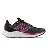 Championes New Balance Arishi V4 para dama, color negro con detalles en rosa y suela blanca.