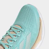 Championes de running Adidas Supernova Stride 2.0, color turquesa con detalles en beige claro y suela blanca. Presentan tres franjas laterales en color claro y la inscripción "DREAMSTRIKE+" en la mediasuela.