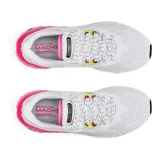 Championes de running Under Armour modelo HOVR Machina 3 para mujer. Diseño en color blanco con detalles en fucsia neón y verde lima. Presenta tecnología de amortiguación reactiva UA HOVR, refuerzo externo de TPU en el talón y suela de goma con canales de flexión para mayor durabilidad y retorno de energía.