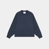 Remera manga larga azul marino de corte recto y cuello redondo.