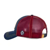 Gorra tipo trucker de CapsLab con diseño de Dragon Ball Z, presentando un parche bordado de Super Saiyan en el frente. La gorra combina paneles frontales de algodón azul marino con costuras en contraste y paneles traseros de malla roja.