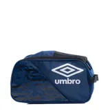 Botinera deportiva Umbro modelo Stash, color azul con detalles en negro y estampado gráfico. Cuenta con cierre principal y manija lateral para transporte.