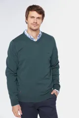 Buzo tejido de algodón con cuello en V, de diseño clásico y liviano, ideal para media estación.