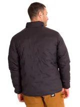 Chaqueta acolchada negra con cierre frontal, cuello alto y parche de silicona con logo Caterpillar en el pecho. Cuenta con aislamiento térmico, es resistente al agua y al viento, con ribetes elásticos en puños y dobladillo.