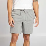 Shorts de pijama de color gris melange, con cintura elástica ajustable mediante cordón y bolsillos laterales.