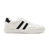 Championes urbanos American Sport modelo Resh Basic, color blanco con detalles en negro.