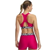 Top deportivo Under Armour de soporte medio, color fucsia con banda elástica inferior negra con el logo de la marca en blanco. Presenta diseño de espalda cruzada y tejido técnico de secado rápido.