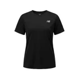 Remera deportiva New Balance modelo Sport Essentials, de color negro, manga corta y cuello redondo, con el logo de la marca estampado en el pecho.
