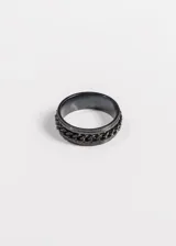Anillo negro de acero quirúrgico con cadena giratoria central.