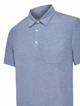 Chomba de hombre RKF modelo Trento, color azul melange, de manga corta, cuello polo con botones y bolsillo aplicado en el pecho.