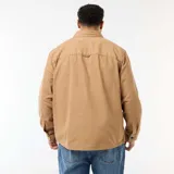 Sobrecamisa de twill color beige, con cuello clásico, cierre frontal de botones y dos bolsillos frontales con solapa.