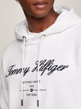 Buzo blanco con capucha de Tommy Hilfiger, con logo de la marca bordado en azul marino en el frente.