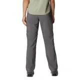 Pantalón convertible de trekking marca Columbia, modelo Silver Ridge Utility Trail, en color gris. Cuenta con diseño de perneras desmontables mediante cremallera para convertirlo en short, bolsillos laterales, bolsillo cargo y protección solar.