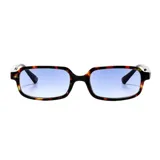 Lentes de sol con armazón rectangular de carey y cristales celestes degradados.