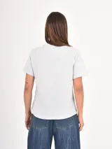 Remera negra de algodón con cuello redondo y mangas cortas, presenta la frase 'Don't text me' estampada en el centro del pecho con tipografía cursiva blanca.