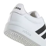 Championes urbanos Adidas modelo Grand Court Base 3.0, color blanco con las icónicas tres rayas laterales en negro. Presentan un diseño clásico con exterior de cuero sintético, cierre de cordones y suela de goma resistente.