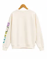 Buzo Roxy modelo Hey Yeah, color crudo de cuello redondo, manga larga con estampado grande multicolor en la manga izquierda y pequeño logo en el pecho.