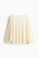 Top de corte holgado en punto transparente, color beige, con mangas murciélago tres cuartos, escote redondo y bajo recto.
