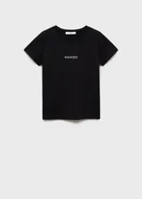 Camiseta de manga corta y cuello redondo, confeccionada en algodón. Presenta un diseño recto con el logo de la marca estampado en el centro del pecho.
