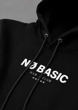 Hoodie boxy negro con capucha, diseño oversized de corte amplio con hombros y mangas super caídas. Presenta un estampado en la espalda con estrellas y la inscripción "NVB-CLUB BE LIKE US. NOTHING BASIC STREETWEAR".