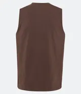 Musculosa básica para hombre de corte recto y cuello redondo, confeccionada en tejido de algodón. Presenta un diseño liso con un pequeño tag decorativo en el bajo.