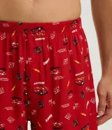 Calzoncillo bóxer de tela color rojo, con estampado del personaje Rayo McQueen de Cars y otros motivos relacionados con la película. Cuenta con cintura elástica.