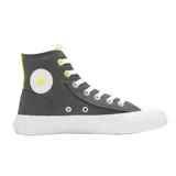 Zapatillas Converse Chuck Taylor Alt Star grises de caña alta, con detalles en amarillo neón y logo de estrella en el lateral.