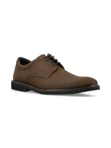 Zapato formal de cuero color marrón, con cordones oscuros y suela plana.