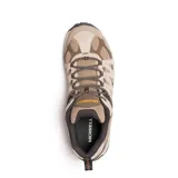 Championes de trekking Merrell Accentor 3, color beige con detalles en marrón oscuro y naranja. Diseño con malla transpirable y refuerzos de gamuza, suela de goma con relieve para mayor tracción y cordones reforzados.