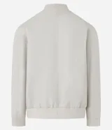 Campera bomber negra para hombre, confeccionada en poliéster con cierre frontal de cremallera, cuello, puños y dobladillo elásticos acanalados, y bolsillos laterales.