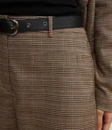 Short de sastrería con estampado de cuadros, trabillas en la cintura y cierre delantero con cremallera.