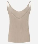 Blusa musculosa de punto canelado con hilo metalizado, escote en V y tirantes finos. Presenta un acabado brillante y un ajuste al cuerpo.