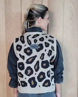 Chaleco tejido de punto con diseño animal print, cuello redondo y sin mangas.