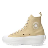 Championes de caña alta Converse Run Star Hike, color beige con suela de plataforma dentada en color blanco. Presentan cordones blancos, ojales metálicos dorados y puntera de goma reforzada.