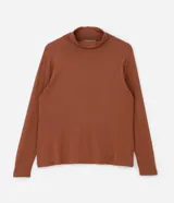 Blusa de manga larga con cuello alto, confeccionada en tejido de viscosa con elastano, de diseño liso y ajuste al cuerpo.