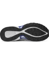 Championes Under Armour modelo Apparition Tech, diseño retro inspirado en el running con base blanca y detalles en azul vibrante. Presenta una parte superior de malla transpirable con superposiciones de cuero sintético, amortiguación reactiva UA HOVR y suela de goma completa.