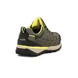 Championes de trekking Diadora Hiking Waterproof, color verde oliva con detalles en negro y amarillo flúor.