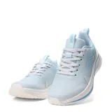 Championes deportivos Umbro modelo Paths, color celeste con detalles en blanco. Presentan un diseño de malla transpirable, cierre con cordones y suela con amortiguación.