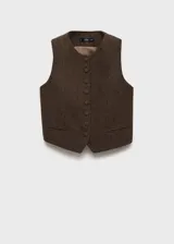 Chaleco de corte recto con diseño de micro pata de gallo, cuello redondo y cierre frontal de botones. Presenta dos bolsillos de ribete en la parte delantera y forro interior.
