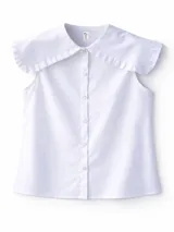 Blusa blanca sin mangas con cuello Peter Pan grande con volados en el borde. Cierre frontal con botones.
